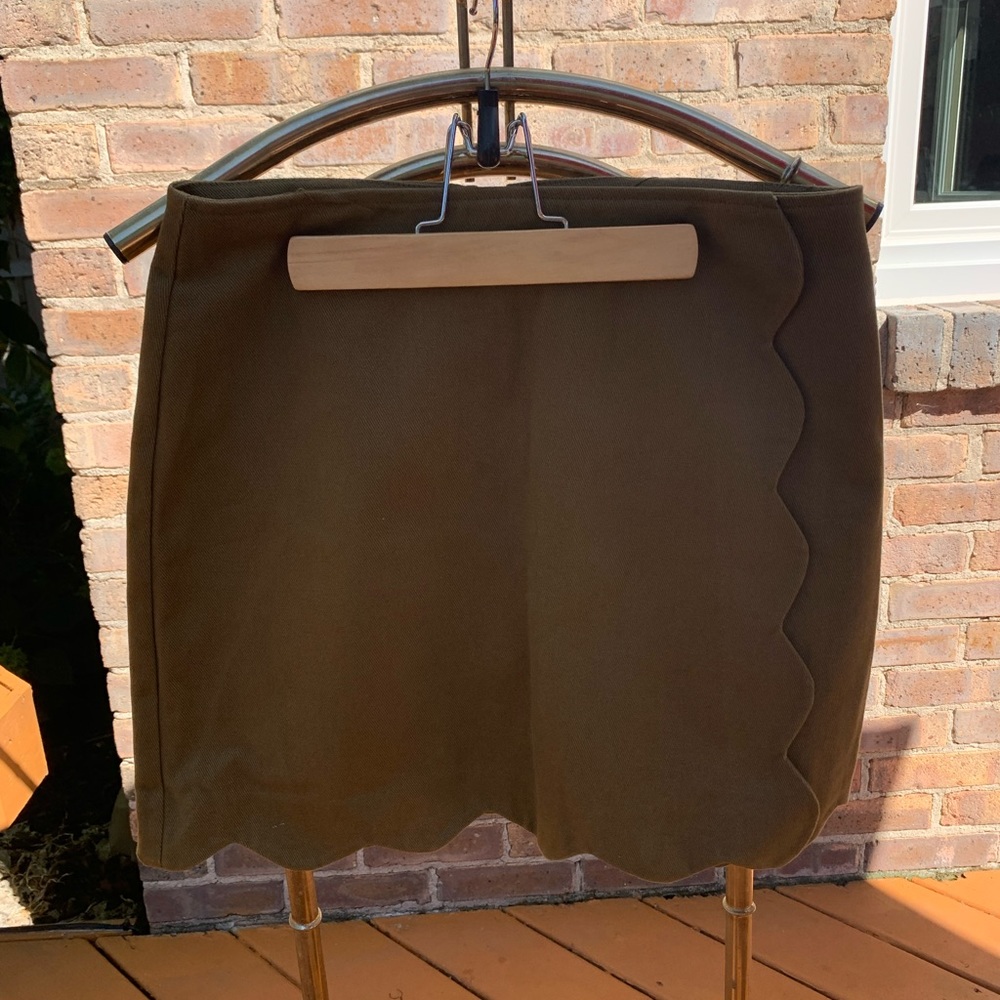 Francesca’s Collection Mi Ami Joney Scallop Mini Skirt, Medium